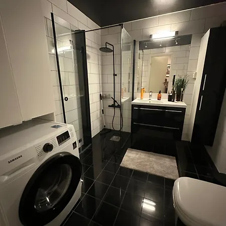 Apartment Beautiful View With A Walking Distance To Everything *